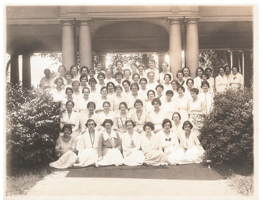 Black and white photo of a class in the 1920s